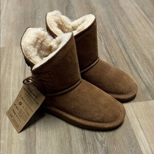 Bearpaw Cozy Brown girls boots size 10
